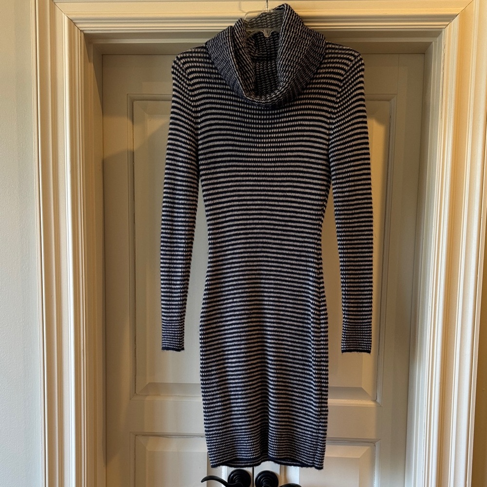 H&M Navy and White Knit Sweater